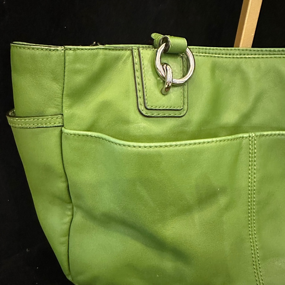 ☘️Coach Vibrant VINTAGE Gorgeous  Green LeatherTote Arm Candy - Picture 10 of 16